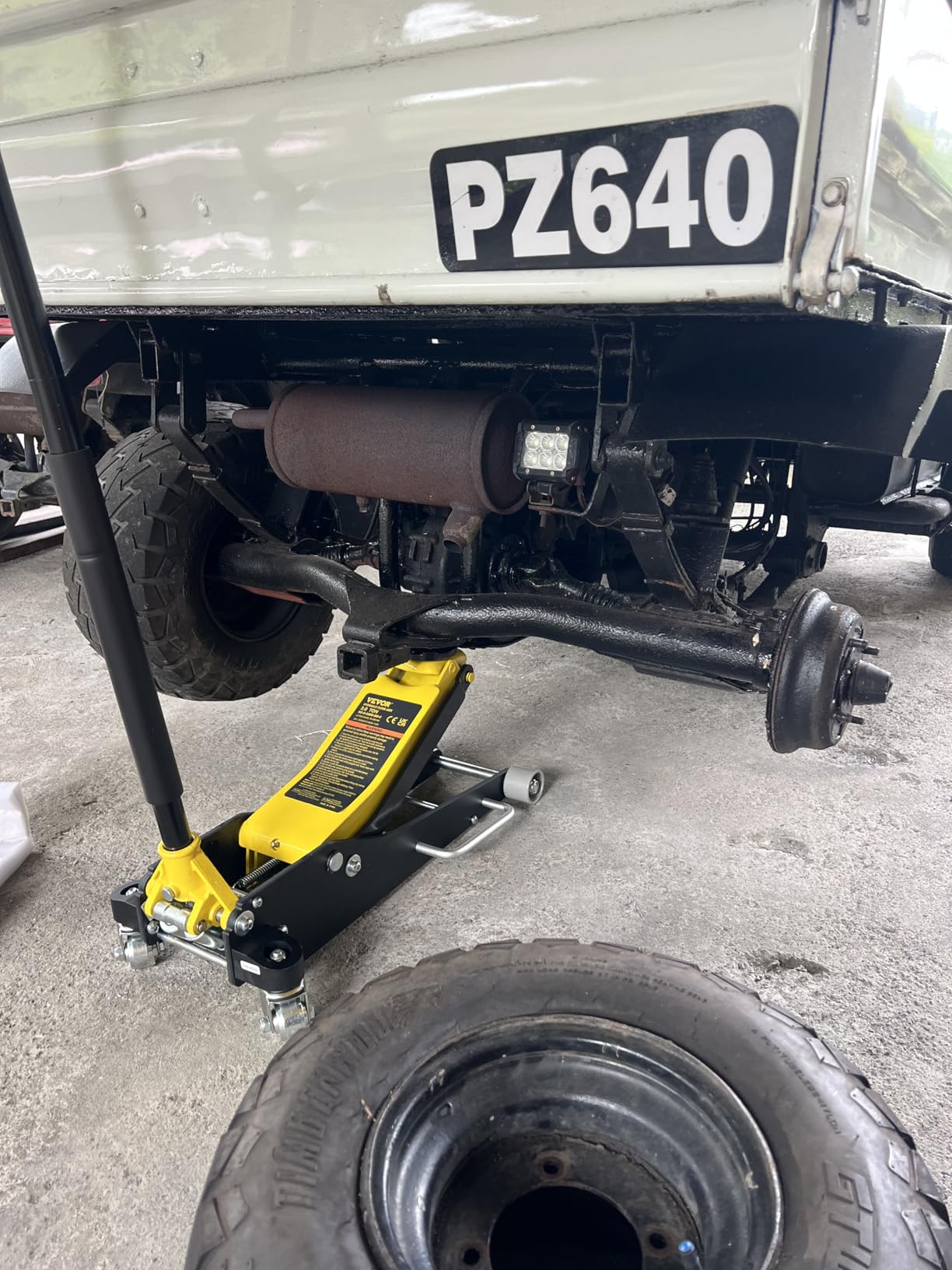 VEVOR 3 Ton Low Profile Aluminum & Steel Racing Floor Jack | Dual Pistons Quick Lift Pump, Sport Utility Vehicle, Lifting Range 3-6/11