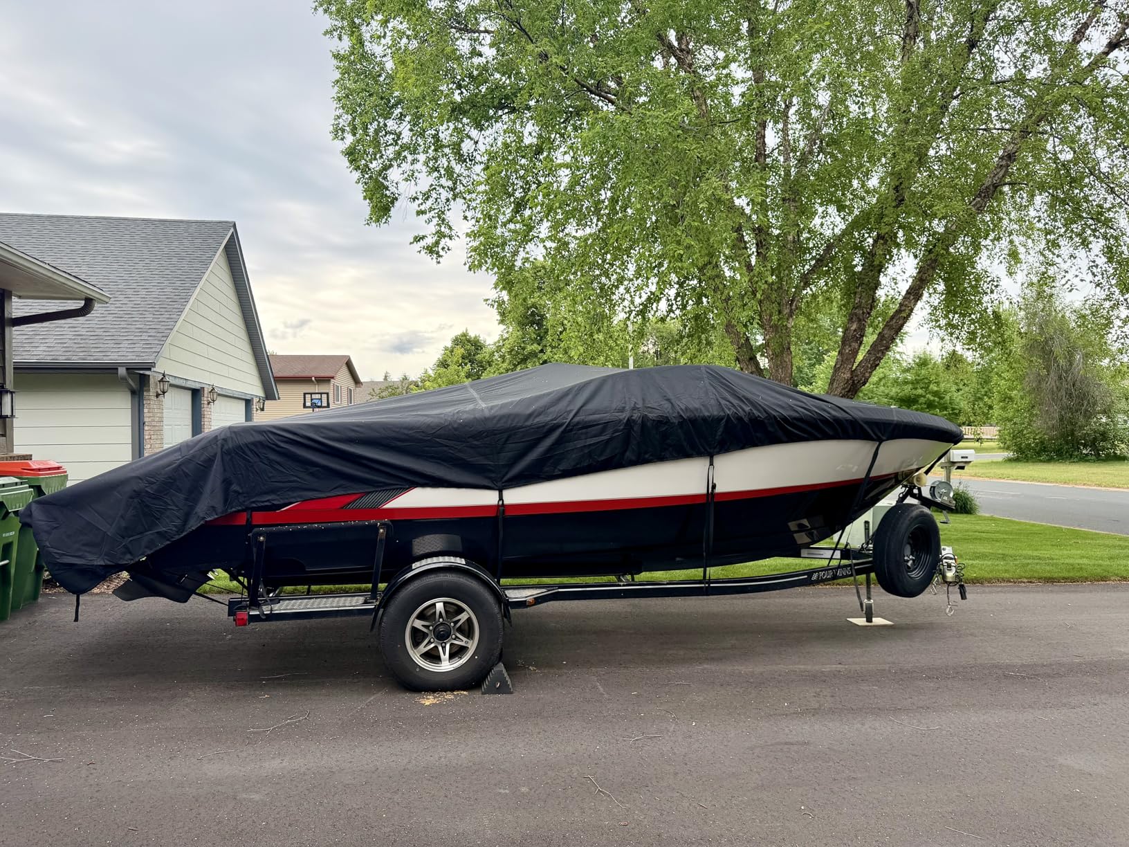 Trailerable Boat Cover, 1400D Center Reinforced, 17'-19', Gray | Heavy Duty Marine Fabric, Waterproof, UV Resistant, Tear-Resistant, Air Vents, 11 Straps, fits V-hull Bass Tracker Boat customer photo 1