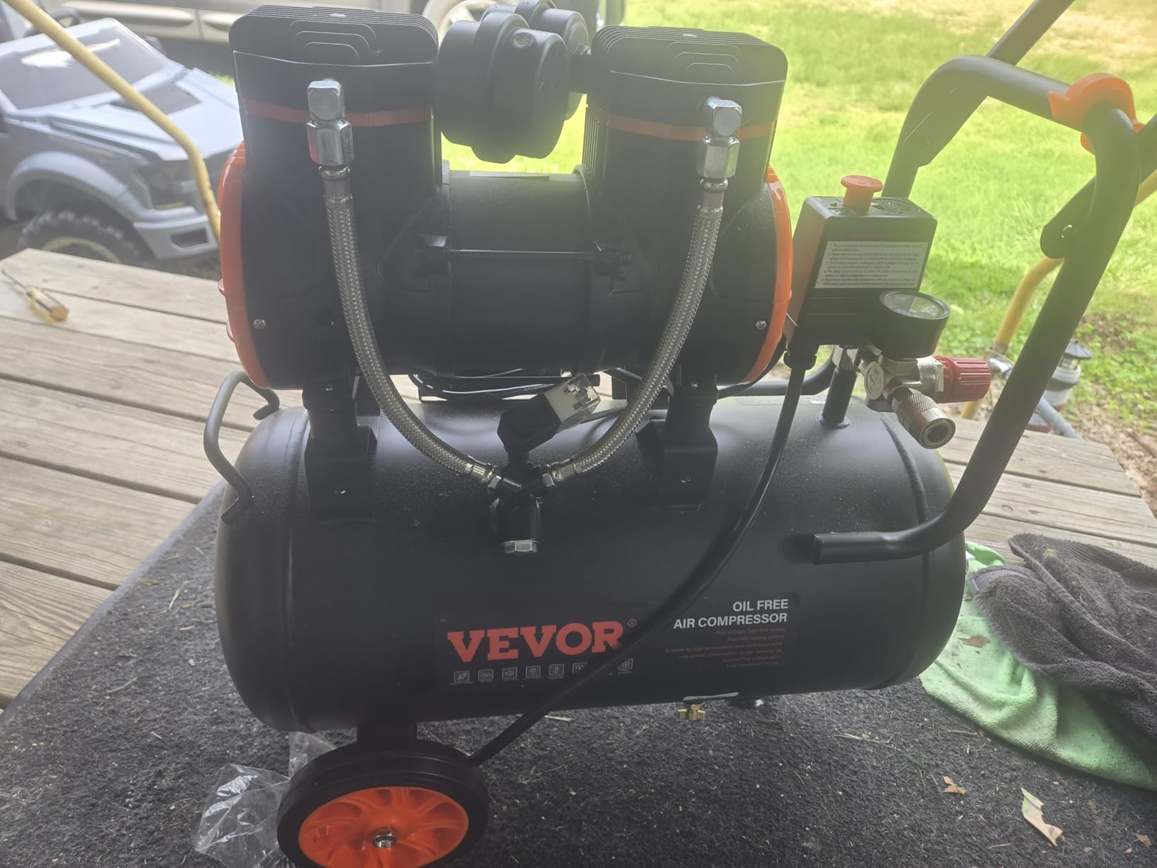 VEVOR 6.3 Gallon Air Compressor, 2 HP 3.35 CFM@90PSI Air Compressors with Max. 116PSI Pressure, Oil Free Compressor Tank customer photo 2