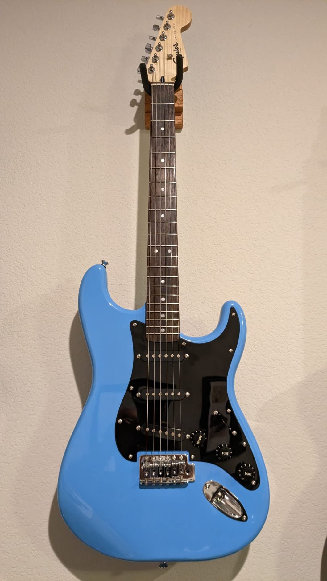 Fender Squier Sonic Stratocaster Electric Guitar, Ultraviolet, Laurel Fingerboard, White Pickguard customer photo 1