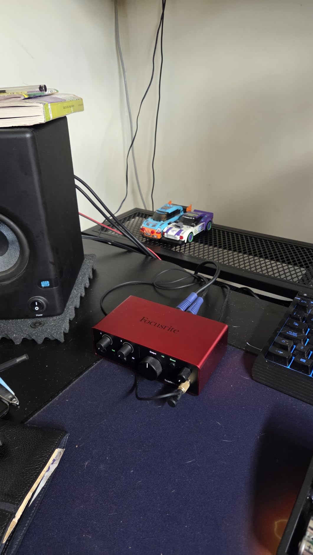 Focusrite Scarlett Solo 4th Gen USB Audio Interface, for the Guitarist, Vocalist, or Producer - High-Fidelity, Studio Quality Recording | 1 XLR Mic Preamp, 1 Hi-Z Instrument Input, 24-Bit/192kHz, 120dB Dynamic Range, Air Modes, PC/Mac/iPad Compatible customer photo 1