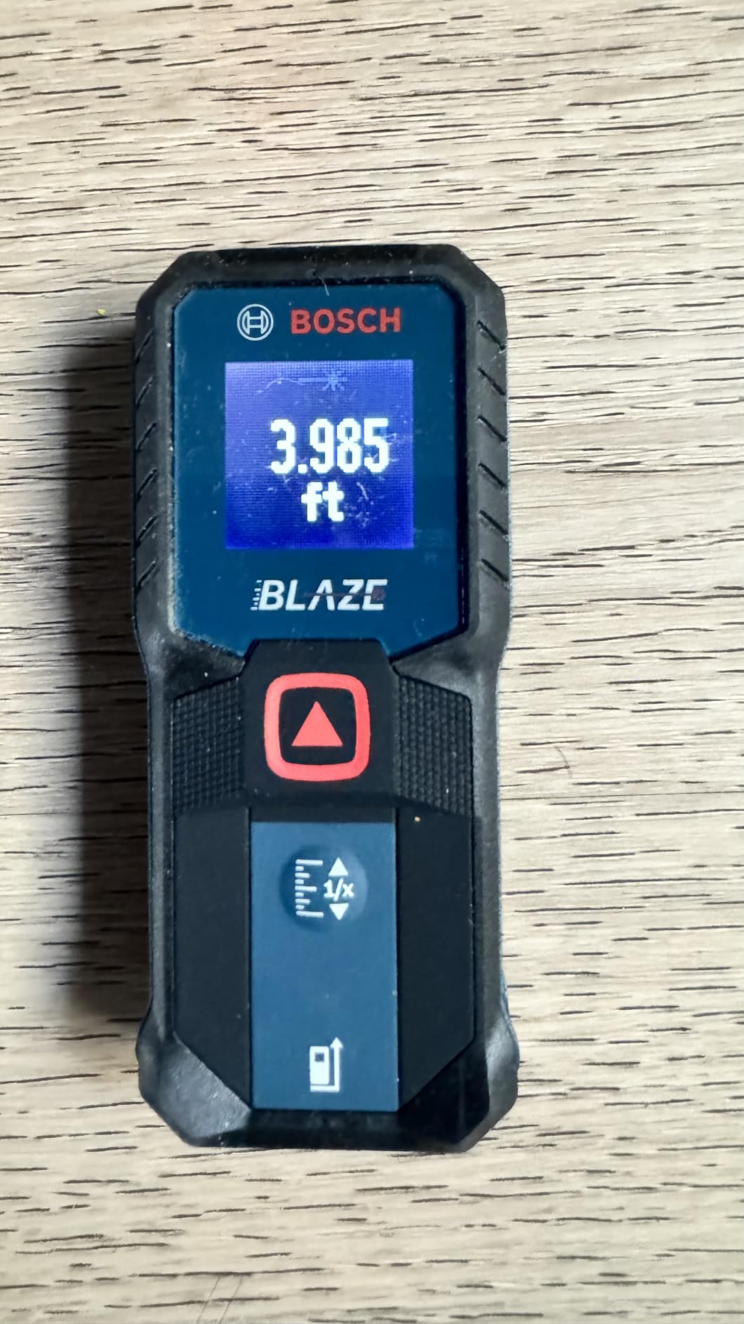 BOSCH GLM100-23 100 Ft Blaze Laser Distance Measure, Includes 2 AA Batteries, Distance Measuring Laser customer photo 2