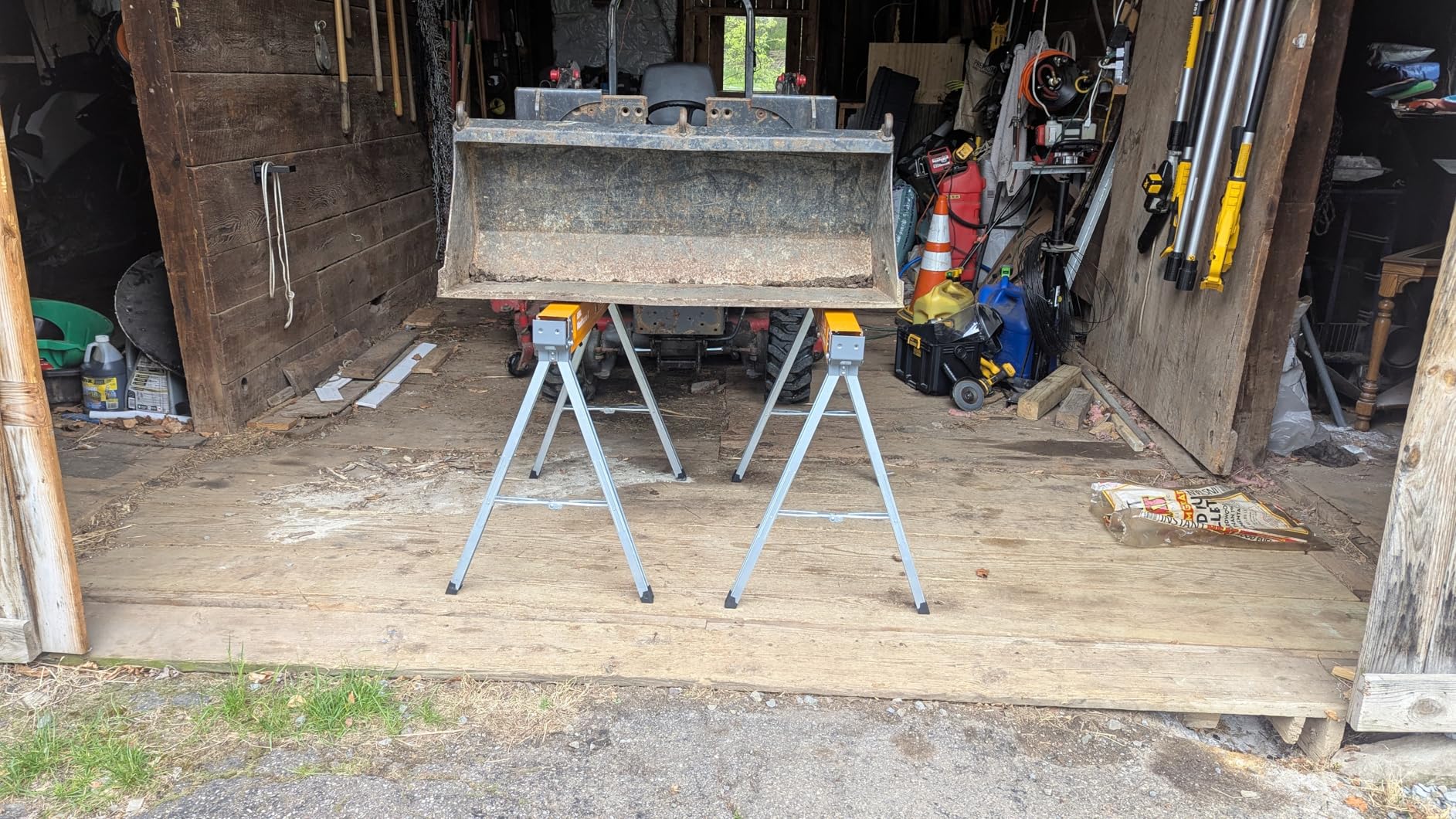 BORA Workhorse X Saw Horses 2 pack Folding Heavy Duty Metal Sawhorse with 2x4 Bracket Professional Saw Horse for Woodworking Carpenters Contractors PM-3350T customer photo 1