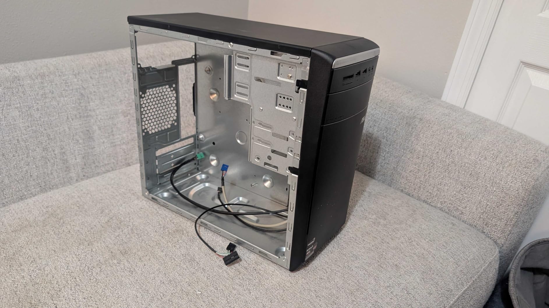 2U Micro ATX Compact Rackmount 3 x 3.5-inch HDD and 1 x 2.5-inch SSD, Chassis Support ATX PS2 PSU, USB customer photo 1