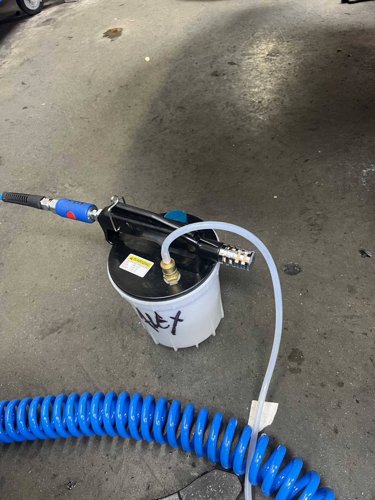 2L Vacuum Brake Bleeder - Vacuum Brake Bleeder Kit with Brake Fluid Extractor and 1L Refilling Bottle with Adapters customer photo 1