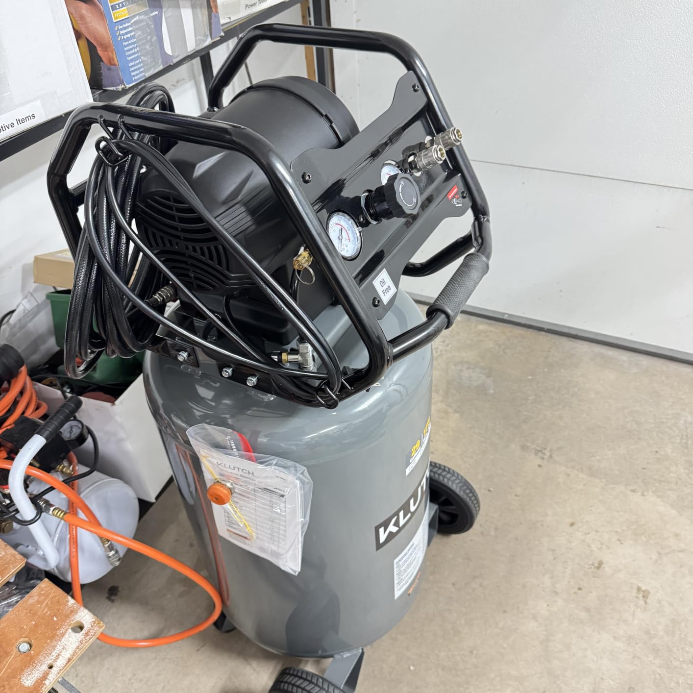 Klutch 29-Gallon Air Compressor, 2.5 HP, 120 Volts, 175 PSI customer photo 1