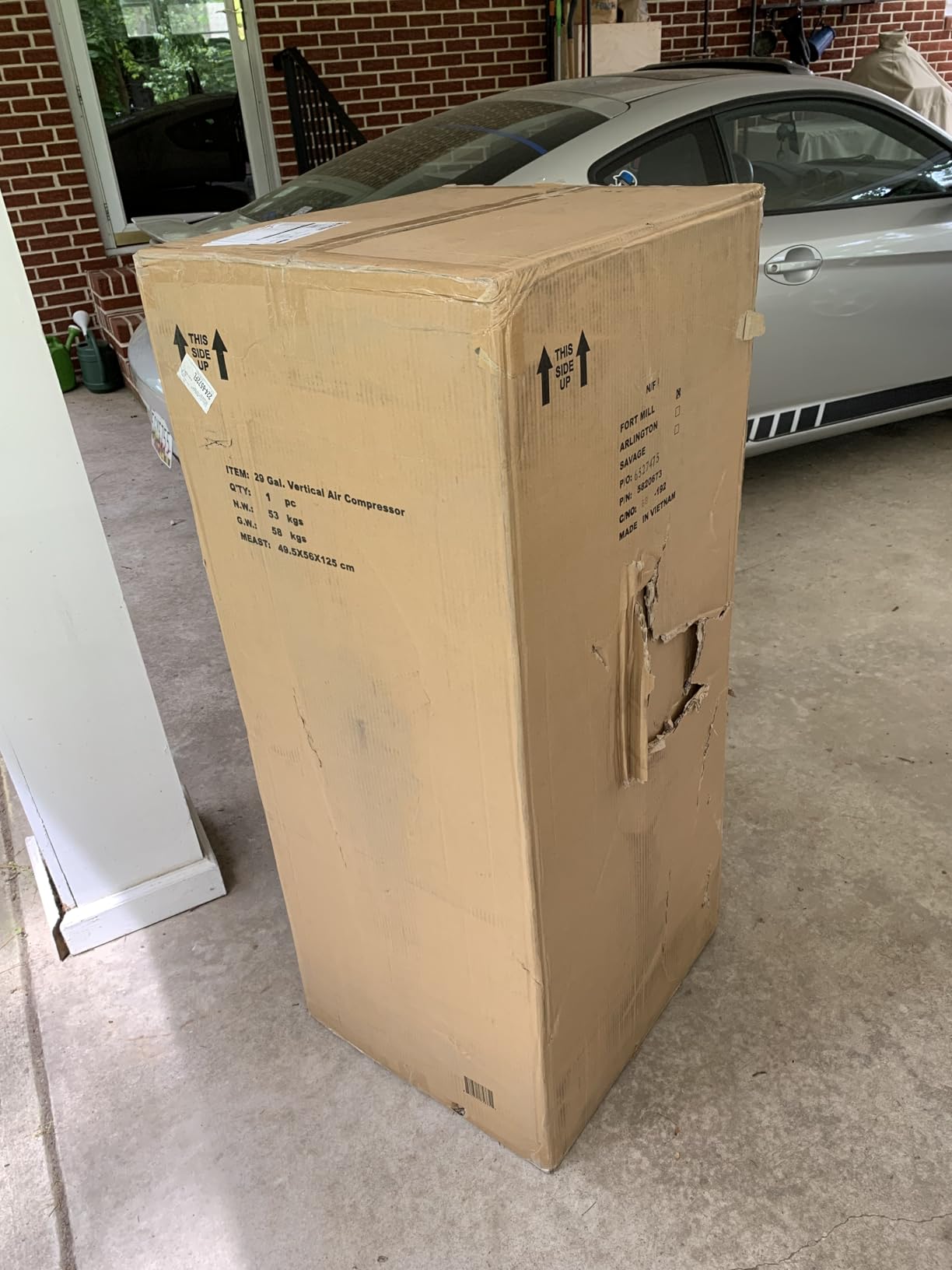 Klutch 29-Gallon Air Compressor, 2.5 HP, 120 Volts, 175 PSI customer photo 2