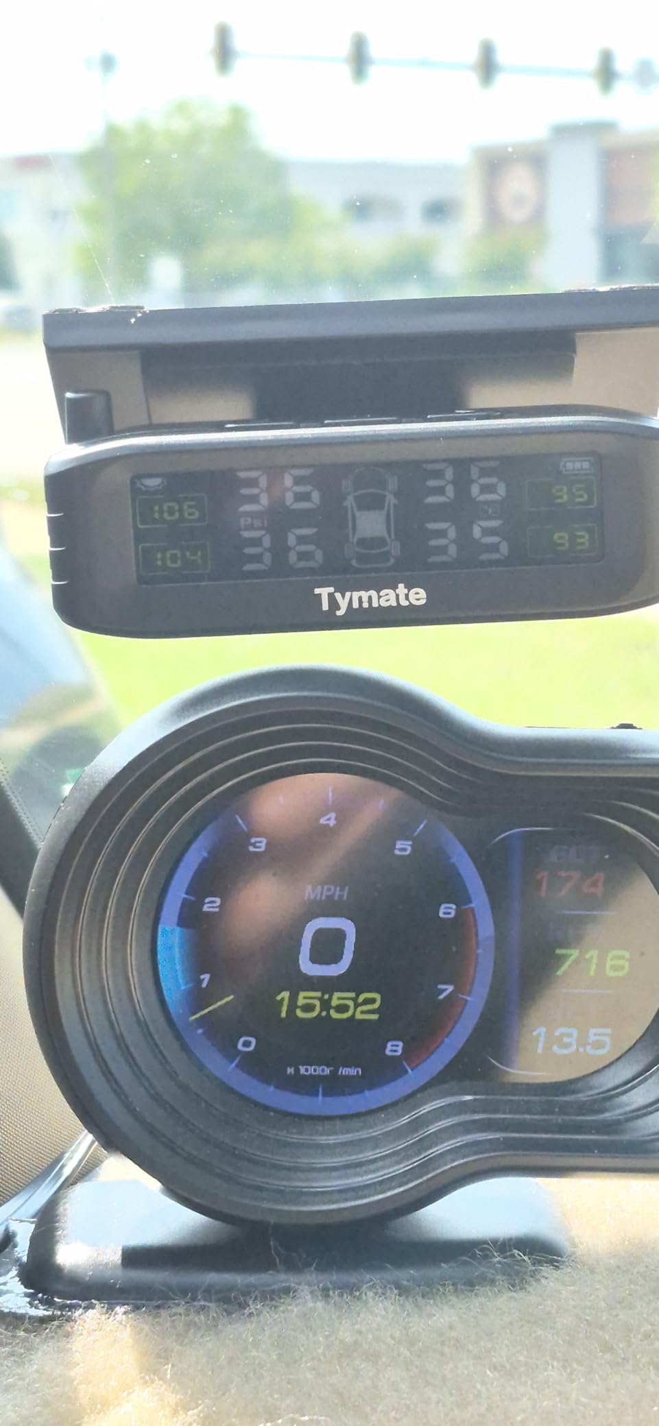 Tymate TM8 Tire Pressure Monitoring System, Wireless Solar TPMS with 4 External Sensors & 6 Alarm Modes, Colorful Display, Easy to Intall on Windshield, Ideal for RV Sedan SUV MPV Truck (0-87 PSI) customer photo 2
