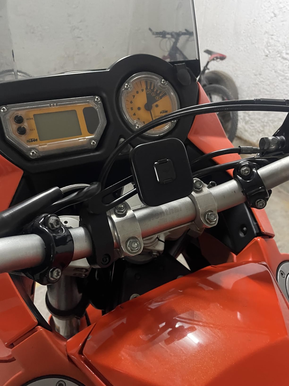 Peak Design Mobile Motorcycle Bar Phone Mount V2, Non-Charging, SlimLink Mounting Technology, Rigid Arm, Fits a Variety of Handlebars (7/8