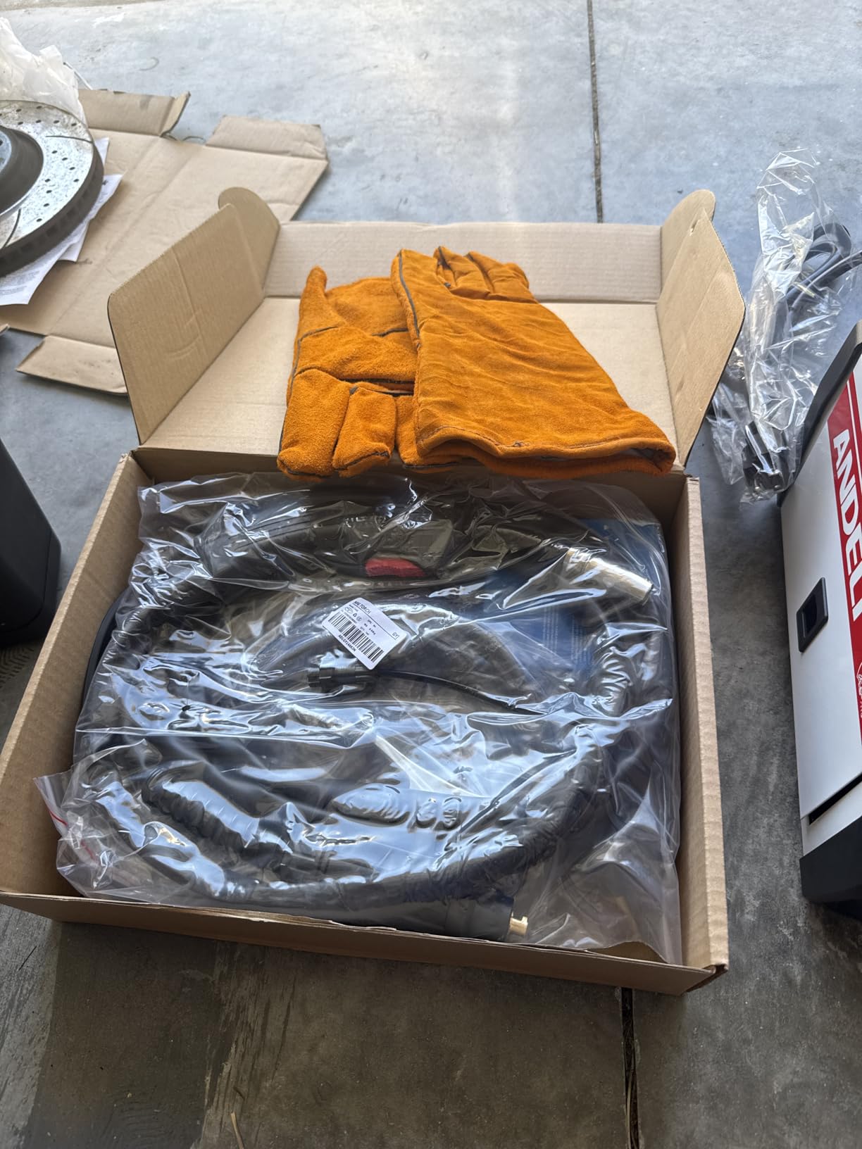 ANDELI 110V/220V MIG Welder 135A, PULSE Flux Core MIG/Lift Tig/Stick 3-in-1 Gasless MIG Welding Machine with Synergy, Large LED Display, 2T/4T Full Kit (Bonus Welding Helmet & Gloves) customer photo 1