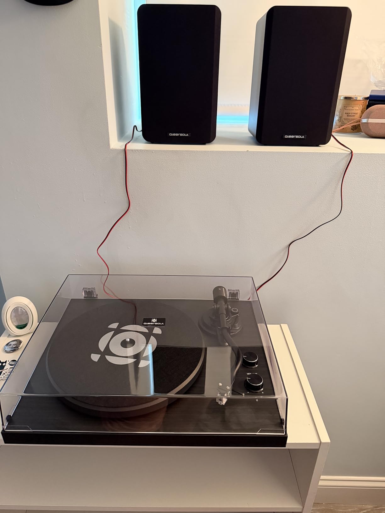 QLEARSOUL SoulBox S1 Vinyl Record Player with Stereo Speakers, Turntable with Built-in Preamp, S-Shaped Tonearm, 33/45 RPM - Walnut customer photo 2