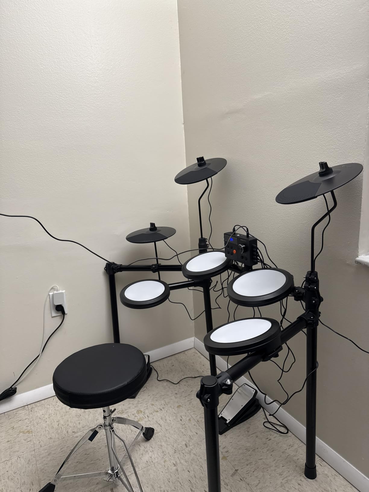 Donner Electric Drum Set, DED-70 Electronic Drum Kit for Beginner with 150 Sounds, 4 Quiet Mesh Pads, 9