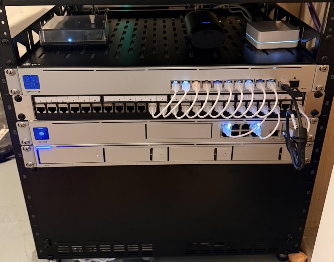 Jadaol [UL Listed] 24 Port Patch Panel Rackmount or Wall Mount 19-Inch, 1U Cat 6 Network Panel Preloaded with 24 Keystone Couplers Plus 1 Spare, 10Gbps Ethernet Panel with Cable Management & Back Bar customer photo 2