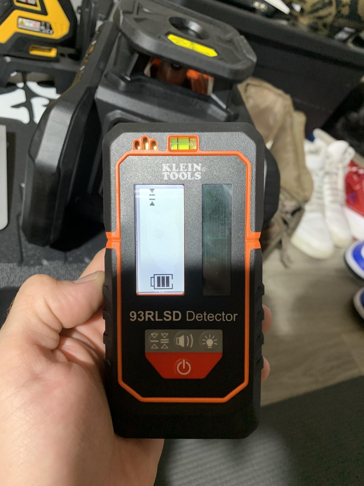 Klein Tools 93RLS Green Self-Leveling Rotary Laser Level Kit, Horizontal/Vertical with Plumb Spot, 1150-Foot Range, Rechargeable, Tripod, Detector, 9-Foot Grade Rod, Carrying Case, ≤ 5mW Class 3R customer photo 1