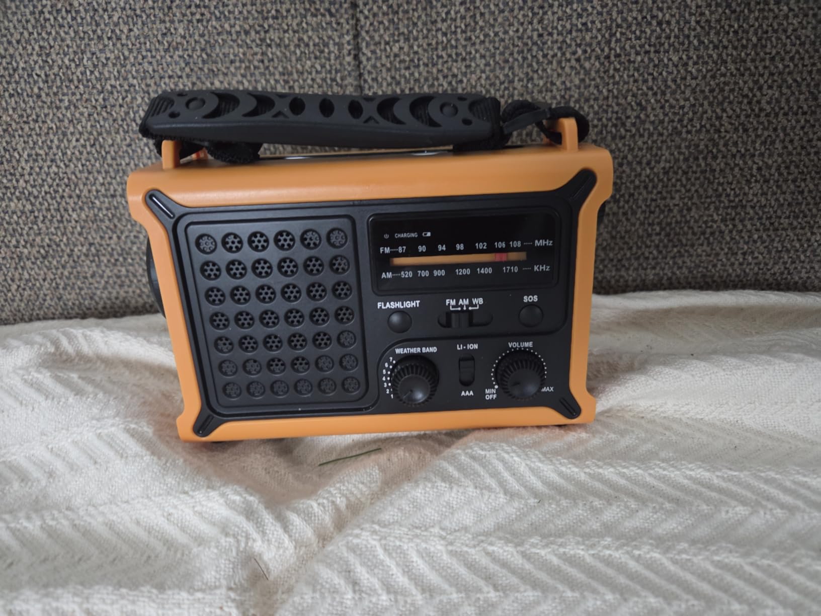 12000mAh Emergency Weather Radio, AM/FM/NOAA Solar Hand Crank Radio with 2X Panel, USB & USB-C Charging, LED Flashlight, Reading Light & SOS for Power Outages, Hurricane, Storms, Camping customer photo 1