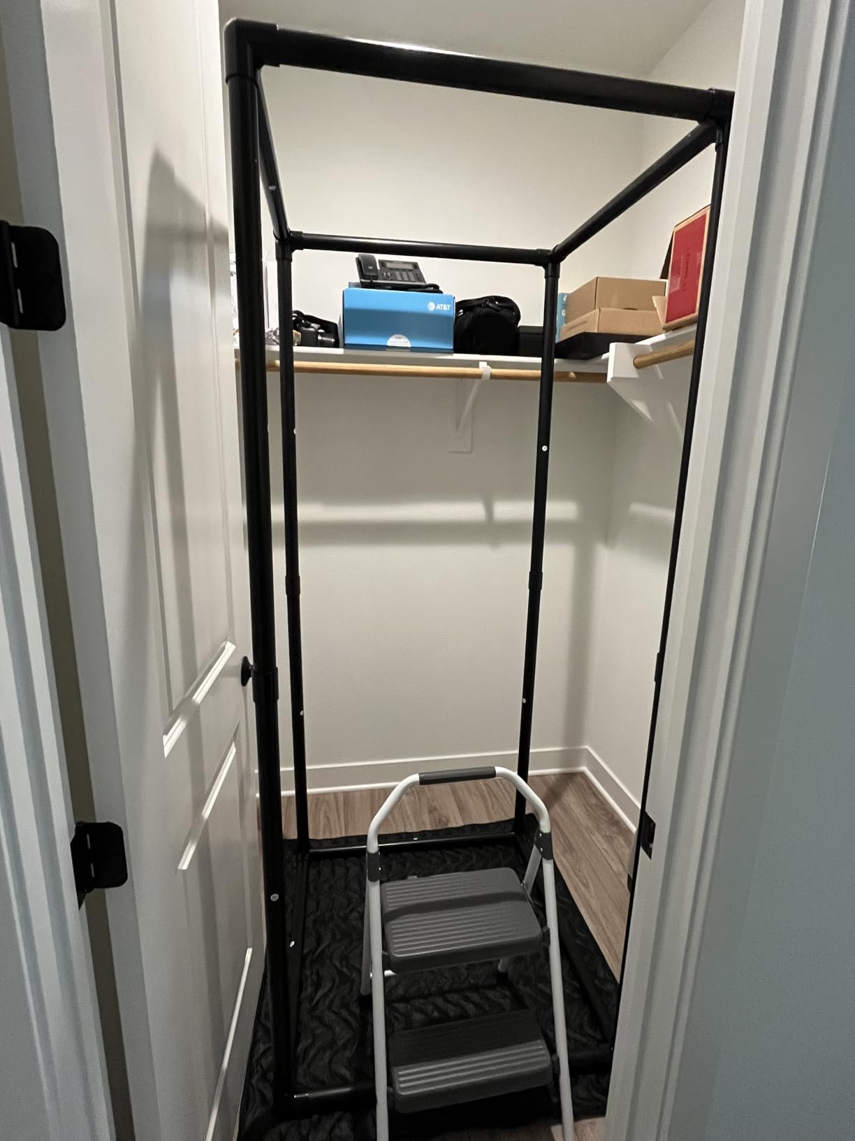 VEVOR Portable Vocal Booth, 6.56 ft Height, Portable Recording Studio with Travel Bag, Mobile Tablet Stand, Thickened Soundproofing, Sound Isolation Booth for Echo-Free Vocals, Podcasts, Voiceovers customer photo 2
