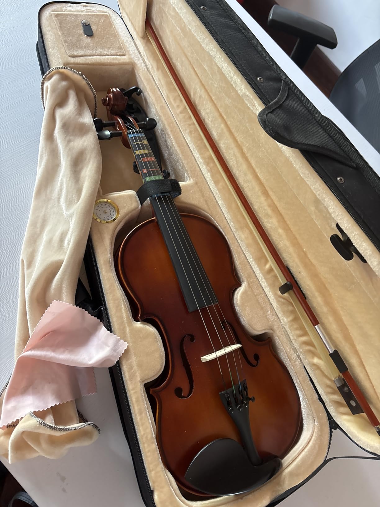 Kmise Violin 4/4 Full Set, High Density Ebony Violins, Glossy Acoustic Fiddle for Adults, Beginners, Students with Violin Case, Rosin, Strings, Bow, Shoulder Rest, Beginner's Guide (Ebony, 4/4) customer photo 2