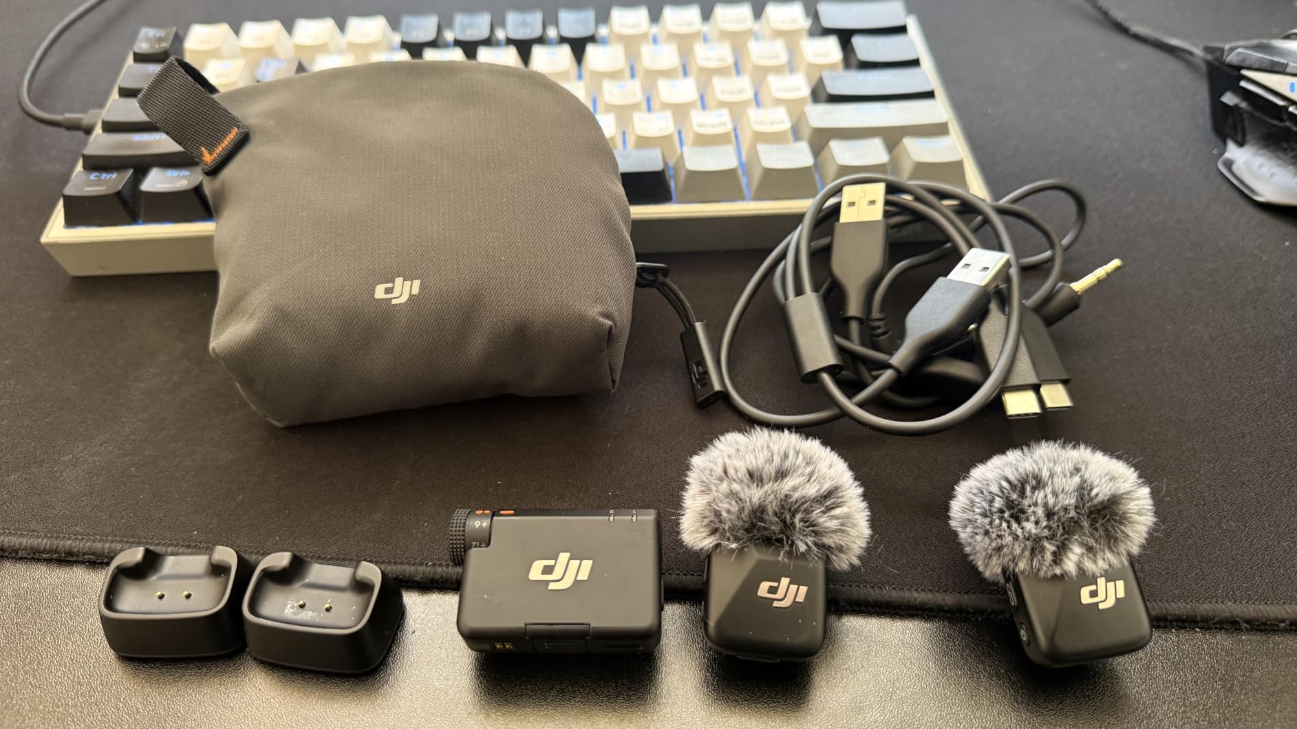 DJI Mic Mini (2 TX + 1 RX + Charging Case), Ultralight, Detail-Rich Audio | Noise Cancelling, Automatic Limiting, Wireless Microphone for Camera/iPhone/Android, Vlog, Streaming, 400m Transmission customer photo 2