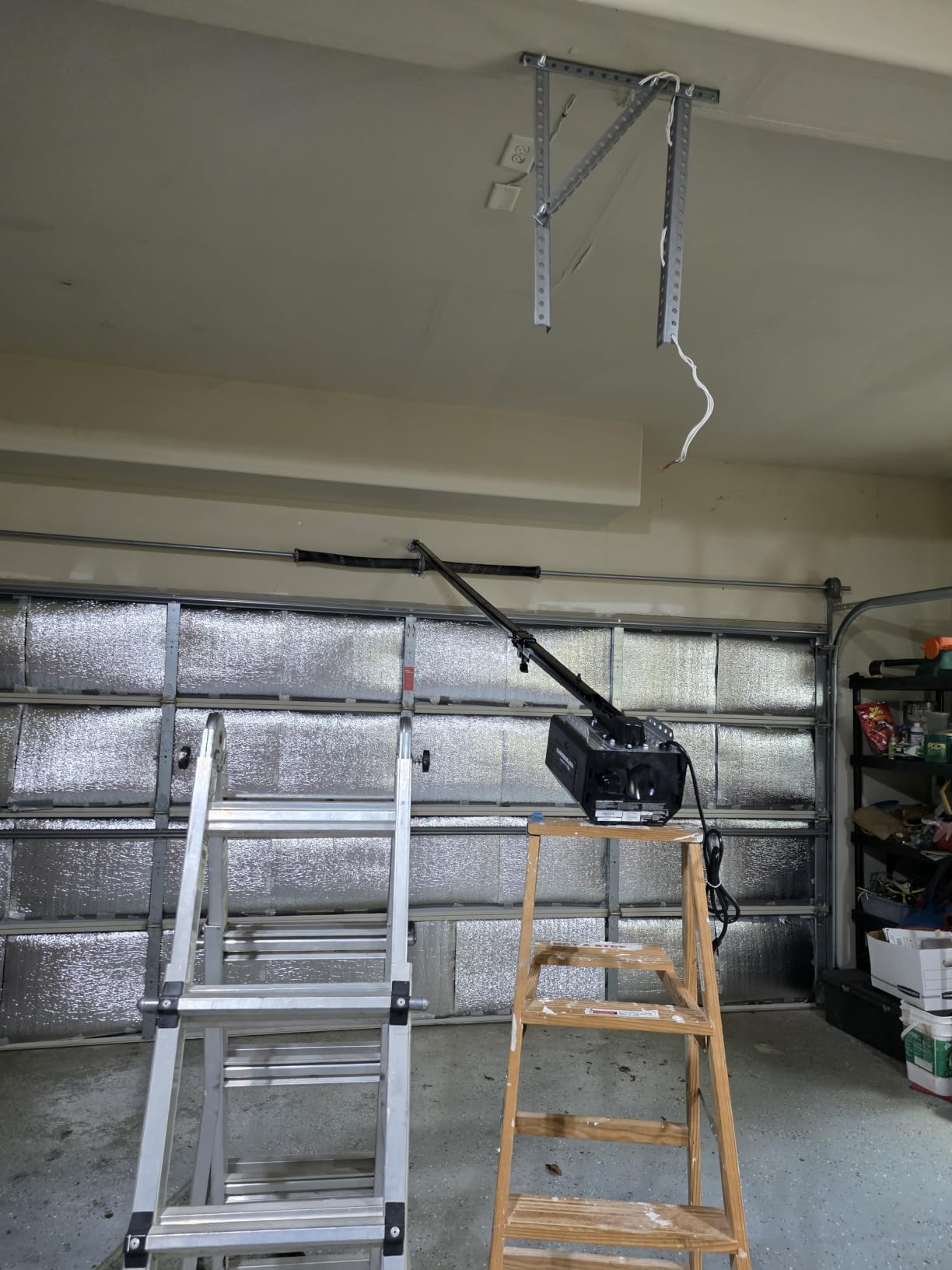Chamberlain Belt Drive myQ Garage Door Opener, 3/4HP with Fixed Camera, Ultra Quiet Belt Drive, Battery Backup, Includes 2 Remotes, Wall Control & Safety Sensors customer photo 2