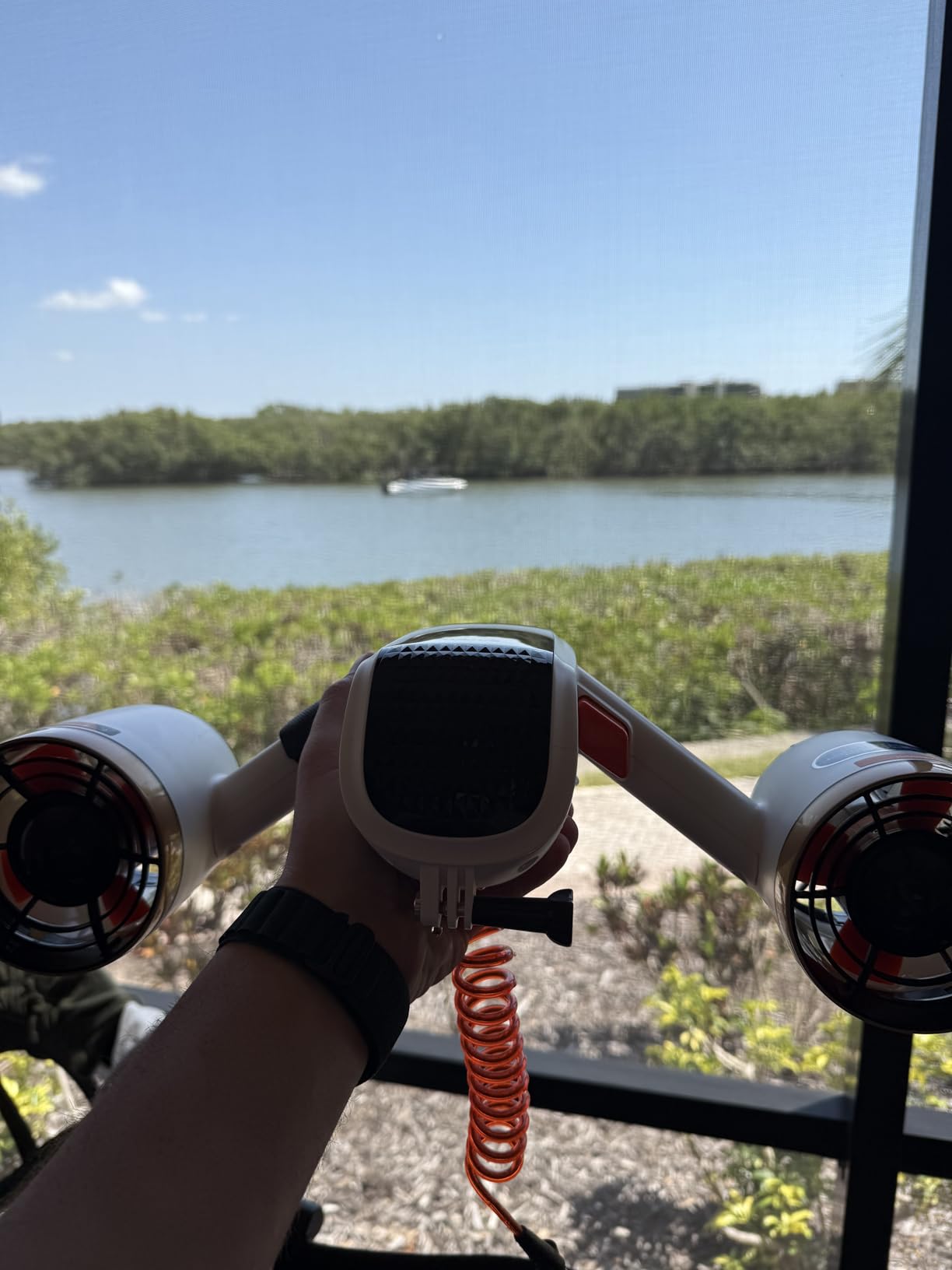 Sublue Mix Pro Dual Motor Underwater Scooter - 3 Speed Modes, 60 Min Runtime, 131ft Depth with Camera Mount & Low Battery Alarm for Pool, Diving, Snorkeling customer photo 1