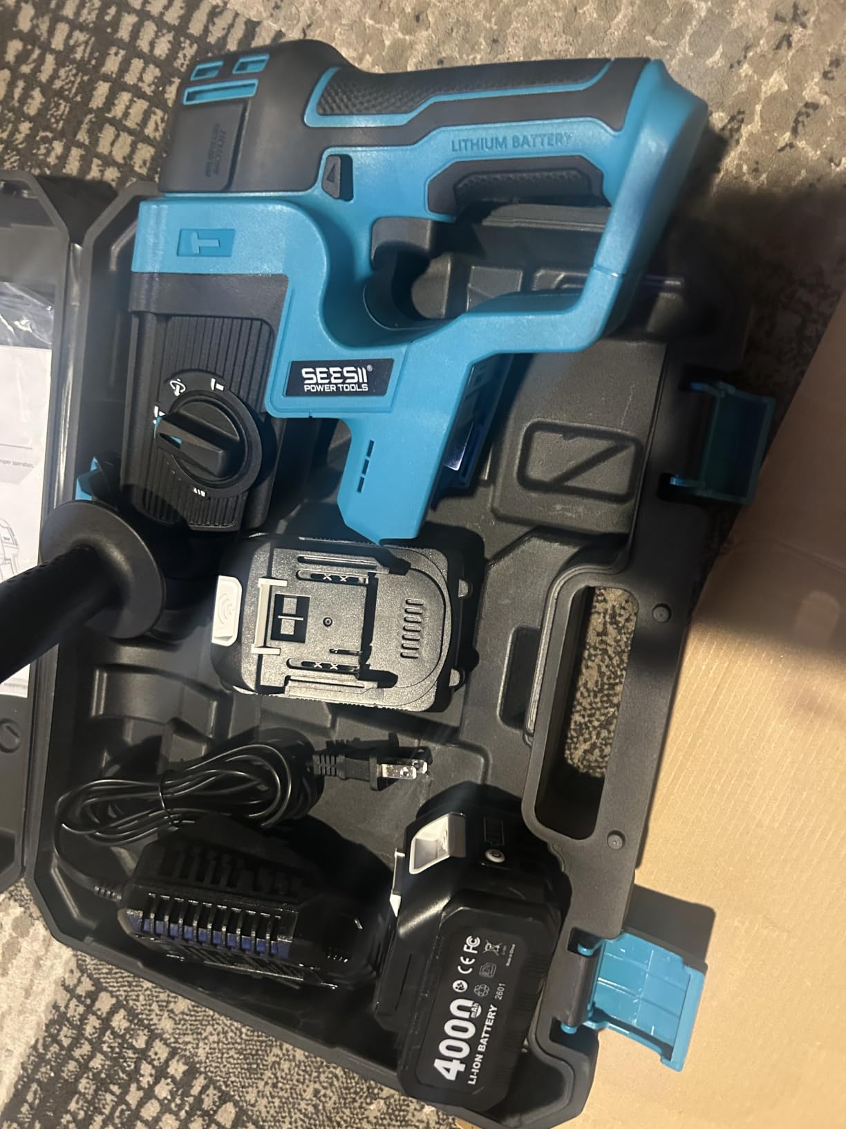 Seesii 1 Inch Cordless SDS-Plus Rotary Hammer Drill with 2x5.0Ah Batteries, 3.2J Impact Energy Brushless Motor, 4-Mode with Kickback Protection, Chisels, Drill Bits for Concrete Drilling & Home Renovation customer photo 2